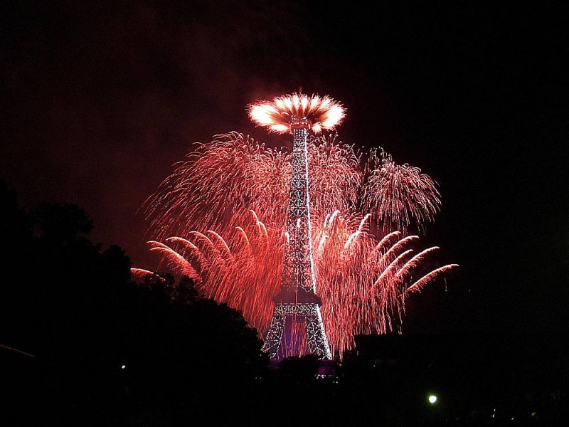 Feuerwerk am Eiffelturm am 14Juli, Nationalfeiertag 