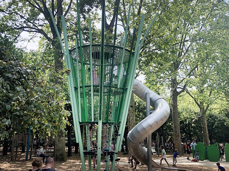 Spielplatz in Paris im Jardin du Luxembourg - Reise mit Kindern