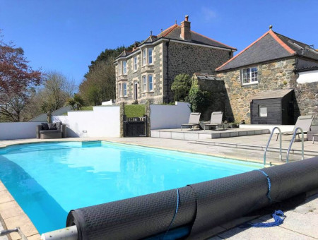 Holiday Cottages mit Pool