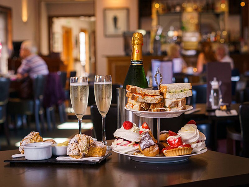 Afternoontea for two in England