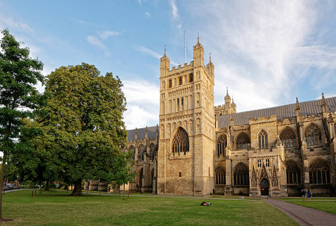 Exeter Kathedrale Devon Reise Urlaub AdobeStock 240941834 Uwalthie Pic Project 1000