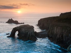 Sonnenuntergang im Westen Cornwalls bei Sennen