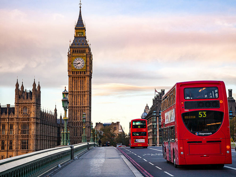 London Bus Sightseeing Reise Urlaub Westministerbrigde Bigben AdobeStock 294596878 Dmitry Naumov 1000