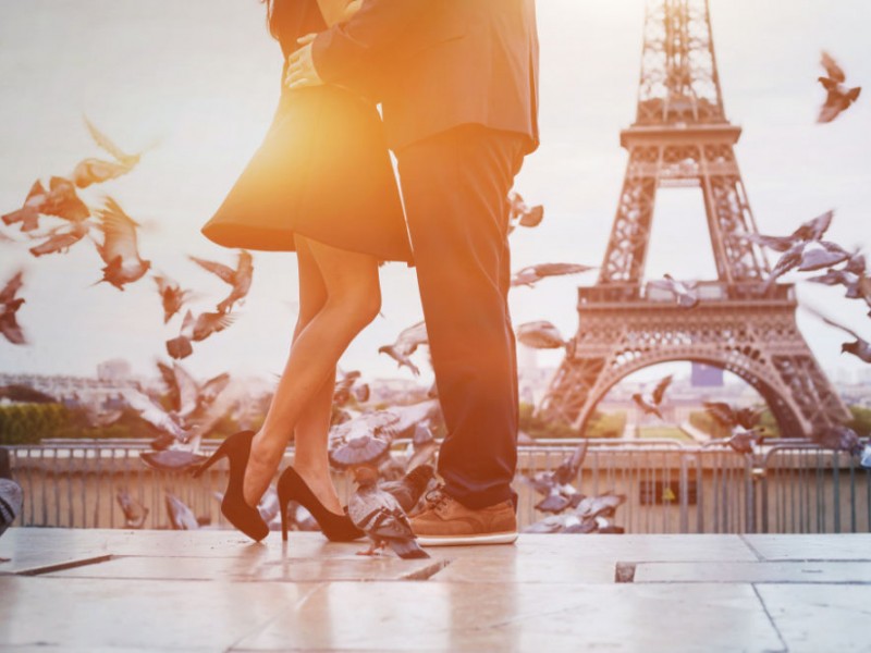 Paar am Eiffelturm, Paris