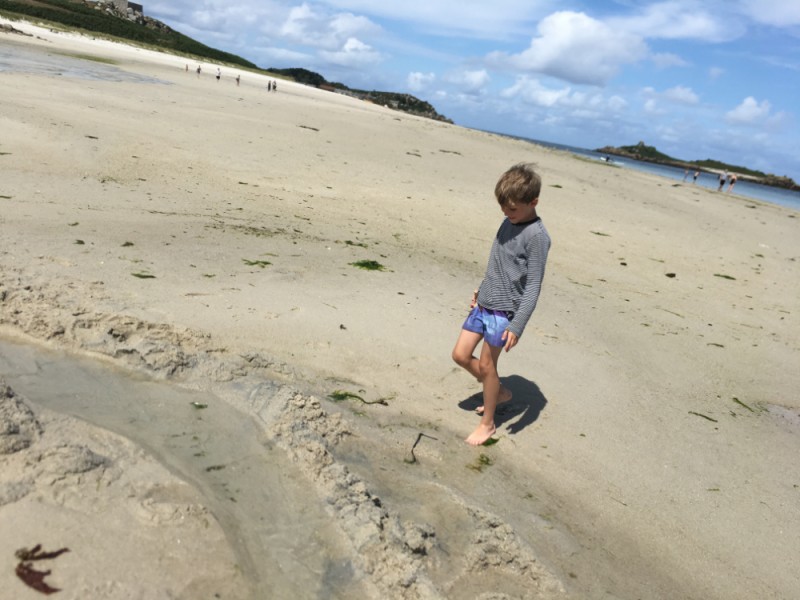Urlaub mit Kind am Sandstrand der Scilly Insel Tresco