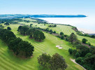 Golfplatz mit Meerblick