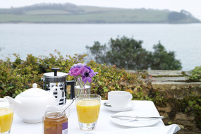 Frühstück auf der Terrasse, Hotel in St. Mawes, Cornwall